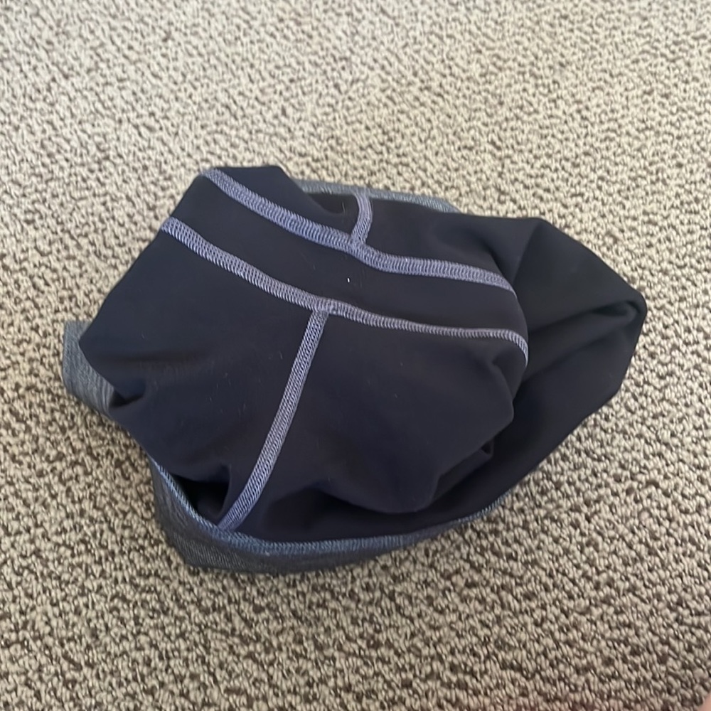 Like new high rise Lululemon leggings - Picture 6 of 6